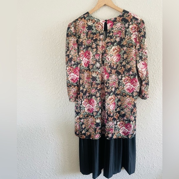 Vintage 80s Floral Drop Waist Dress with pleated Skirt - Picture 6 of 10